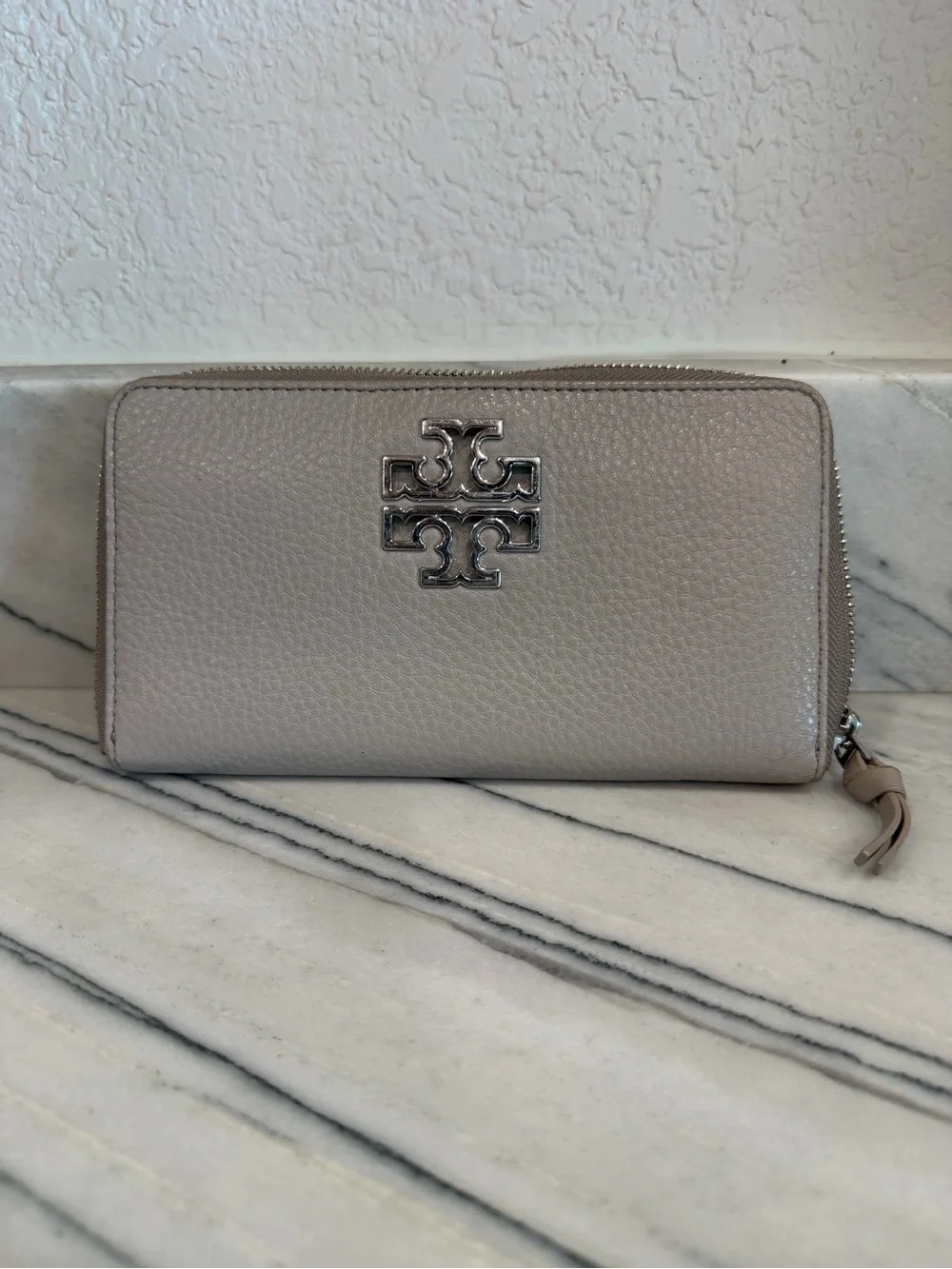 Tory Burch Pebbled Zip Continental Wallet in Light Taupe